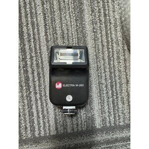 Vintage DeJur Electra M-260 flash unit for cameras.